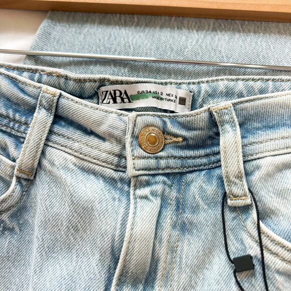 NWT Zara High Rise Split Hem Distressed Jeans Light Wash Straight Leg Sz 2 - Picture 4 of 8